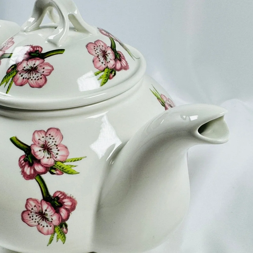 Portmeirion Pomona The Red Currant Teapot Susan Williams-Ellis Made in Britain